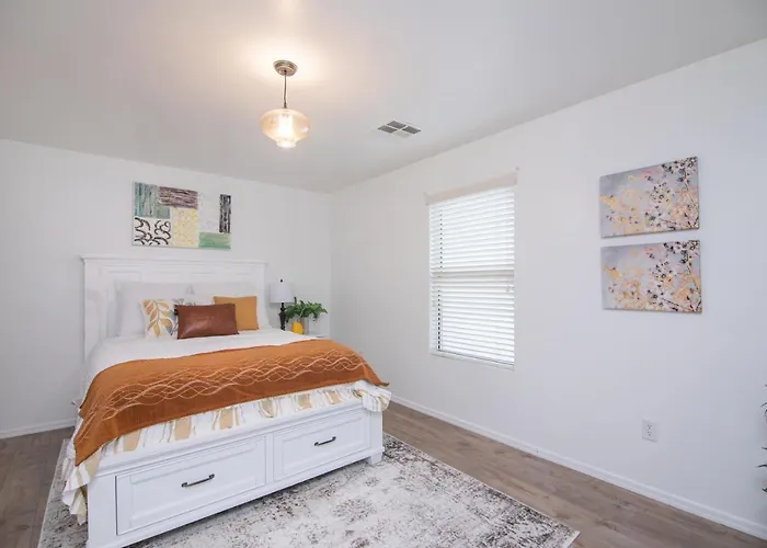 Stylish - Rates Now! Holiday home Phoenix