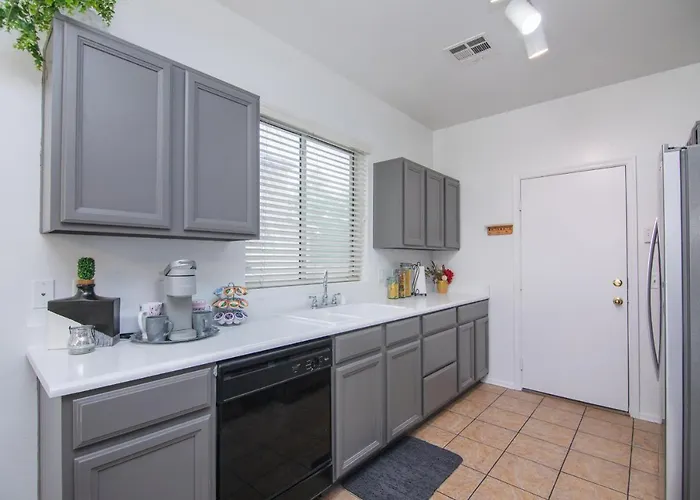 Stylish - Rates Now! Holiday home Phoenix