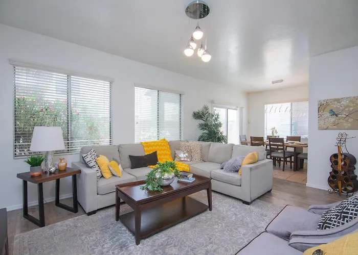 Holiday home Stylish - Rates Now!
