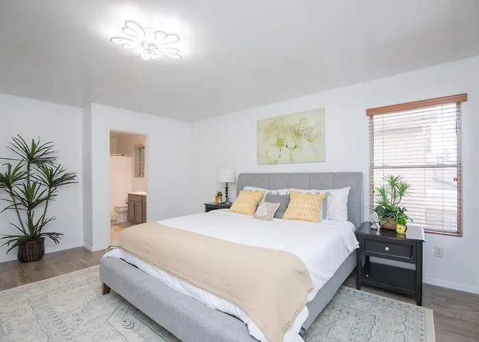 Stylish - Rates Now! Holiday home Phoenix