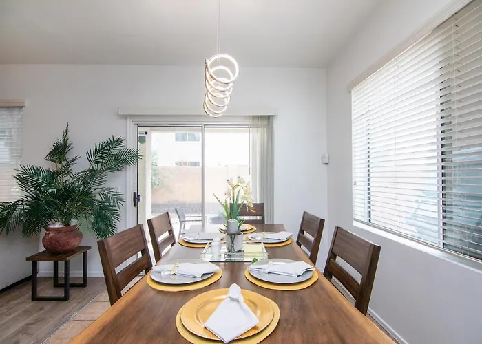 Holiday home Stylish - Rates Now! Phoenix